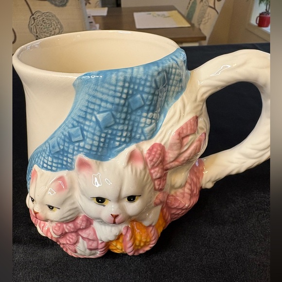 Vintage PMC 3D Sculptured White Kittens Mug Playing With Yarn - Picture 2 of 7